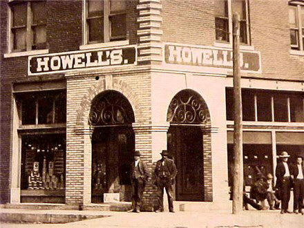 howells_store_elvins3.jpg (47361 bytes)