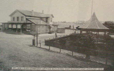 bandstand_bt_1870.jpg (18433 bytes)