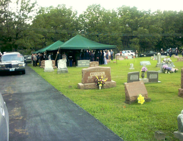 funeral1.jpg (66049 bytes)