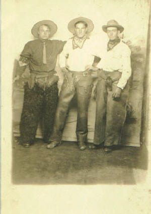 Cowboys.jpg (19498 bytes)