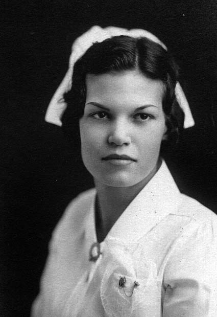 reynolds_ruth_nurse.jpg (33181 bytes)